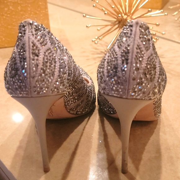 Vince Camuto Gray Pumps - Picture 6 of 9